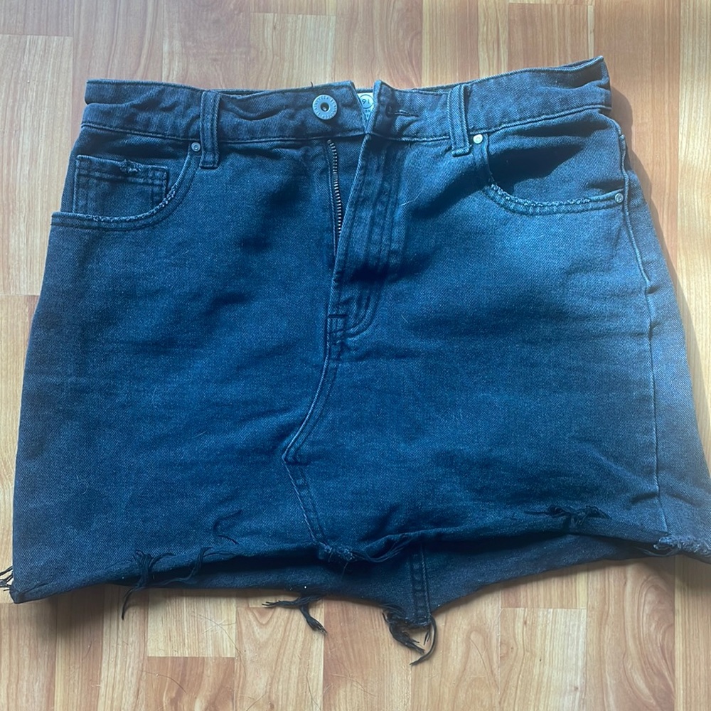 Black wash denim mini skirt from Cotton On - size 6.